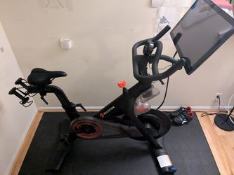 2022 Peloton Bike 3rd Gen New with Shoes Mat Weights and Fan - Washington, DC