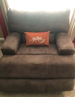 2 Brown comfy recliners