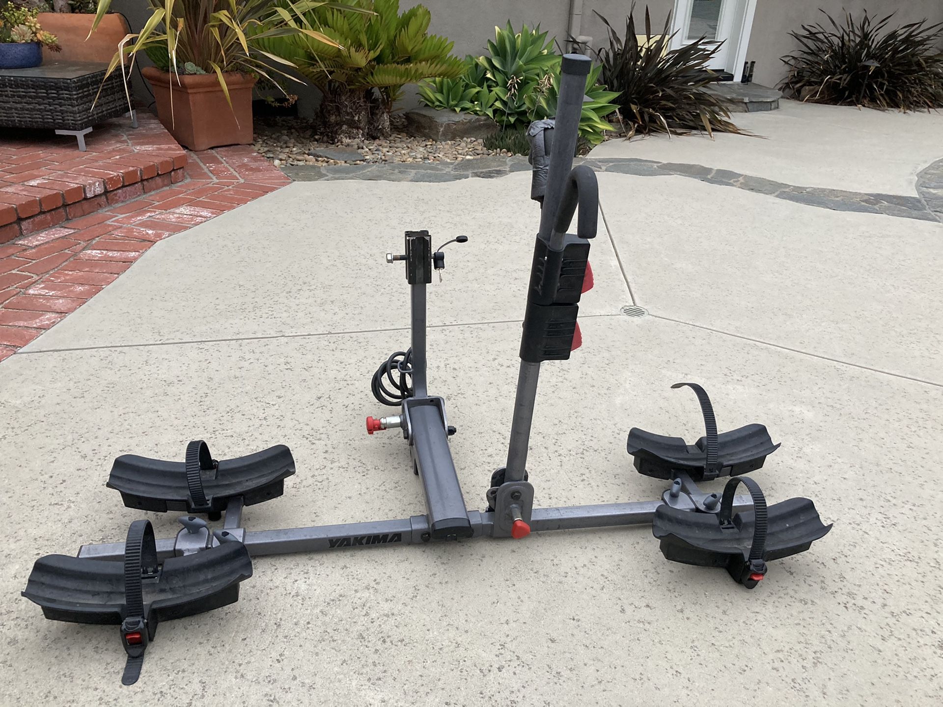 Yakima 2 bike rack with fat tire capability for Sale in Santa Ana, CA