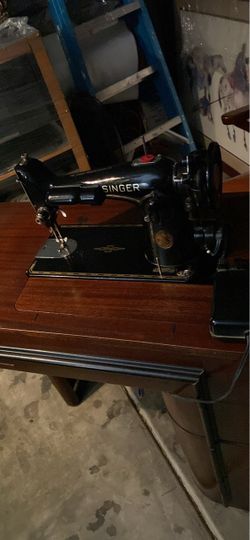 I vintage Singer Sawing Machine-/ Foot Pedal