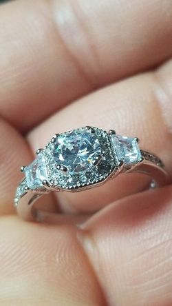Cute vintage designer Women's round cut wedding engagement promises ring size 8