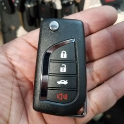 $100 @ Pomona Indoor Swapmeet [Spc# A22] 2018-22 Toyota Flip Key & Remote Combo Copy (Corolla or Camry)