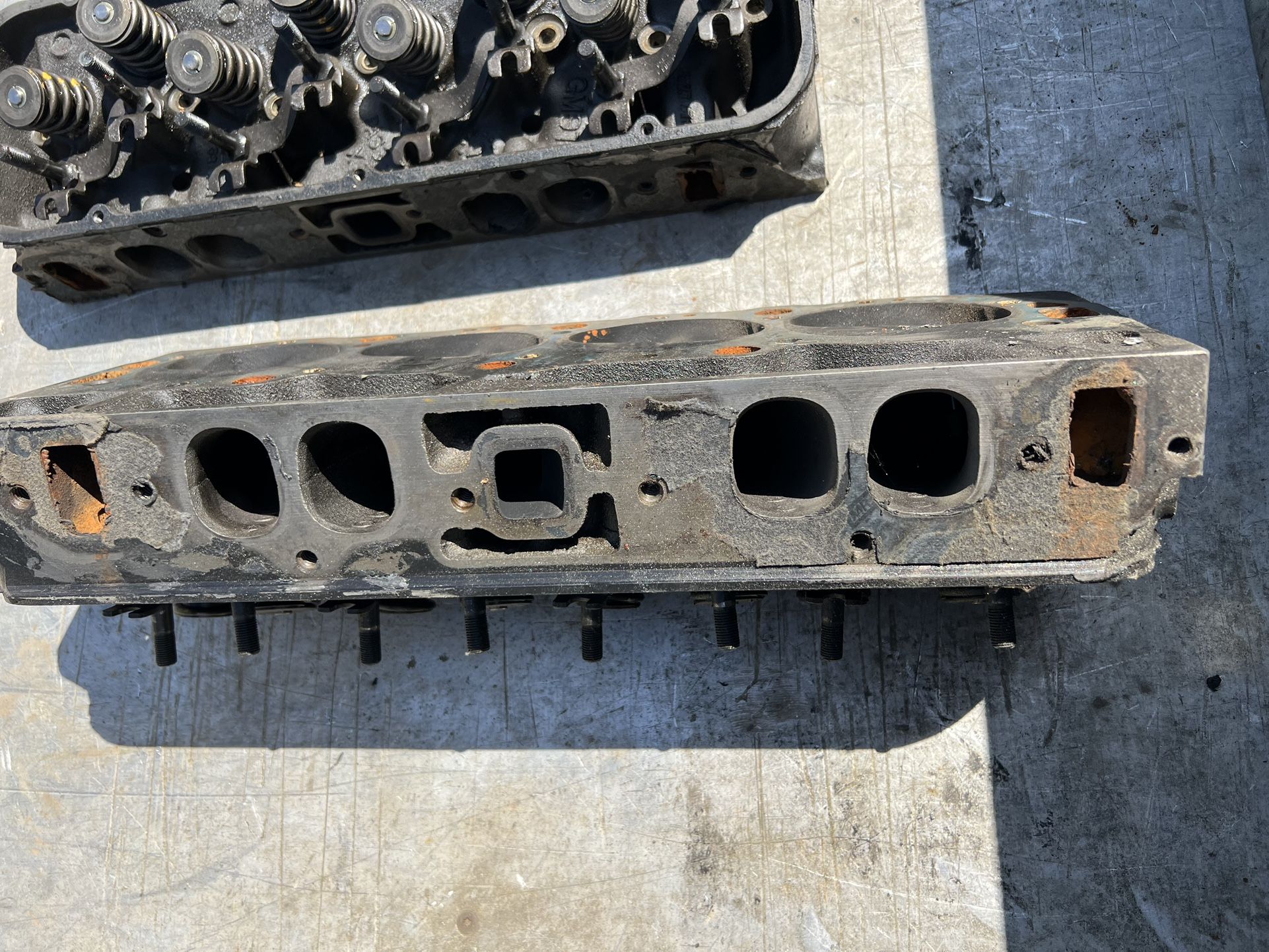 Big Block Chevrolet Cylinder Heads .