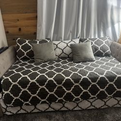 Day Bed With Pull Out Bed 
