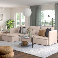 Modern 4-seat Sectional Sofa with chaise in Gransel 