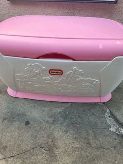 Vintage beautiful like new toy box