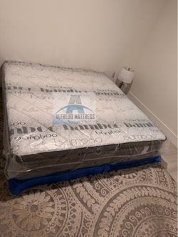 King mattress pillow top and box spring set (2pc - brand new)