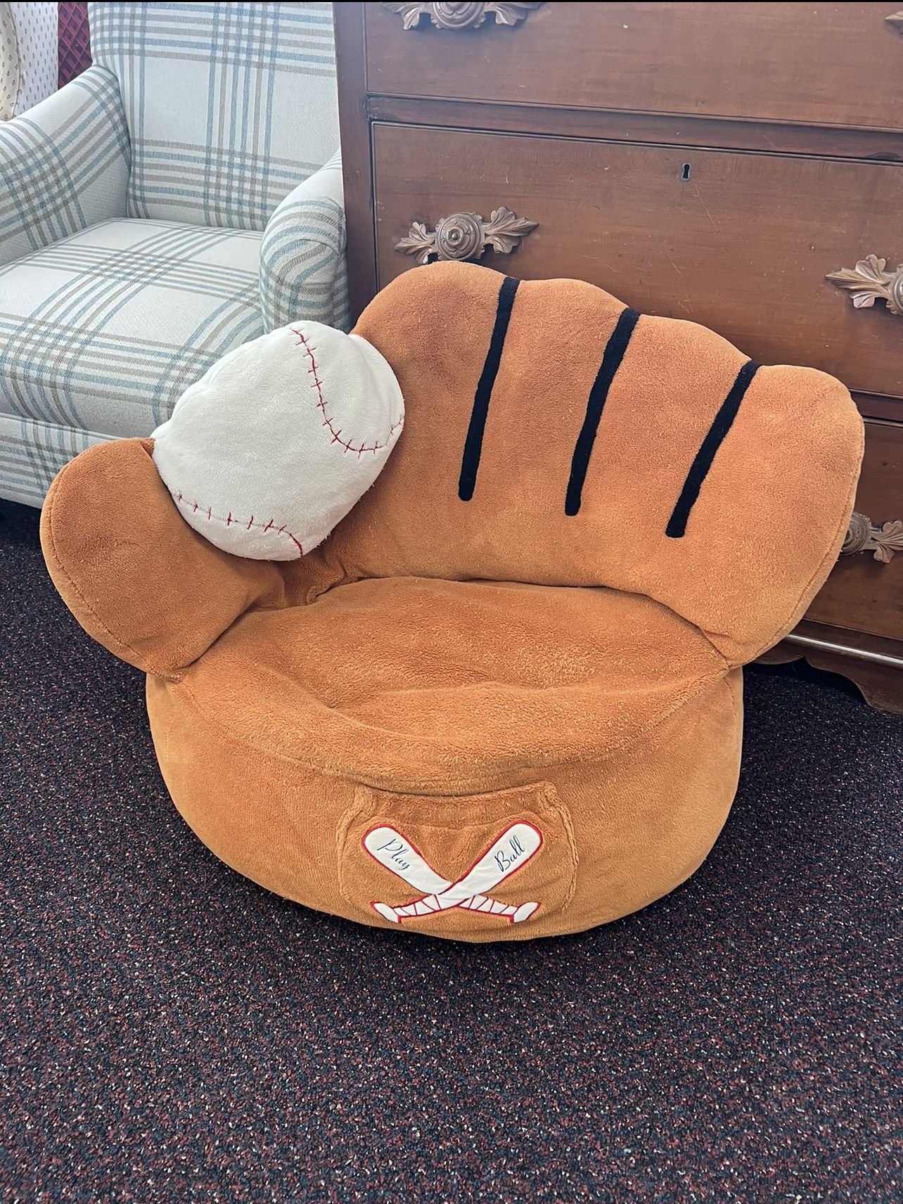 MOSHI Baseball Glove Cuddle Chair (Good condition) PICK UP IN CORNELIUS