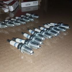 Brand New Ac Delco Platinum PLUGS 16 pcs. NEVER USED