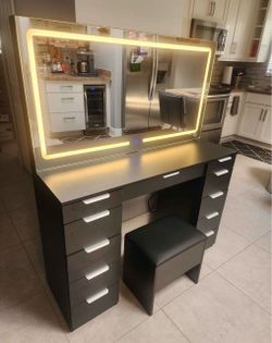 11 drawer light up vanity