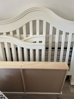 Baby/toddler White Crib