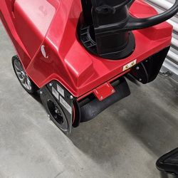 New Troy-bilt gas snowblower