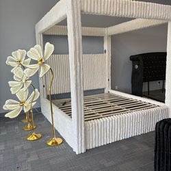 New In Box King Fluffy Bed With Usb and Speakers $10DOWN
