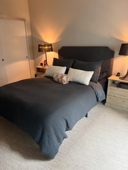 Queen👸🏼Bed {Frame+Mattress}