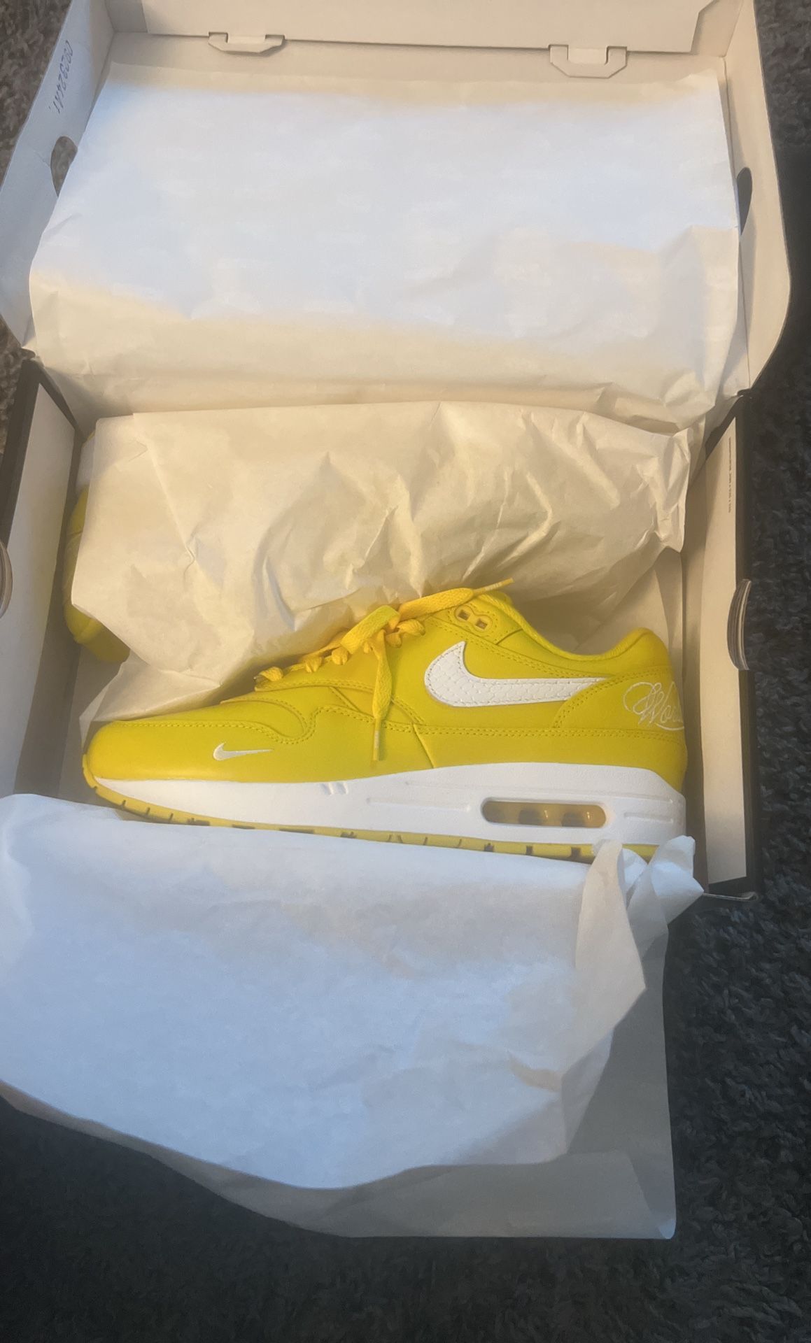 NIKE AIR MAX 1 SUPREME size 9
