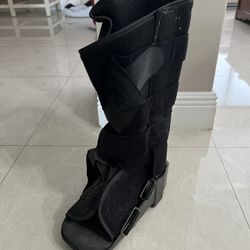 standard tall CAM orthopedic walking boot (CE certified, likely universal fit, size M)