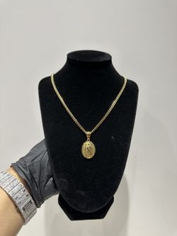 Virgin marry pendant round