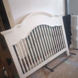 Baby Crib Comes With All Of The Pieces 