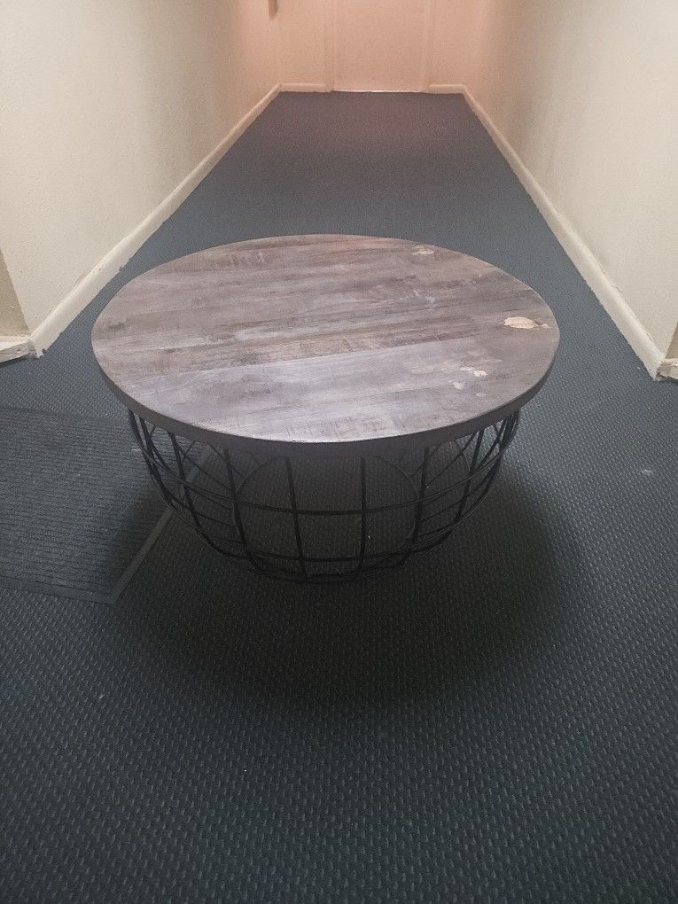 Moving Need Items Gone By Monday! Coffee Table And Couch