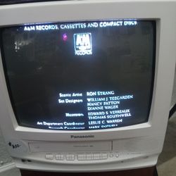 Panasonic TV / VCR combo 13" Like New With REMOTE