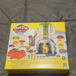 Play-Doh Swirlin' Smoothies Toy Blender 