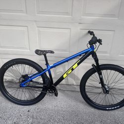 2021 Gt La Bomba Dirt Jumper (like New)