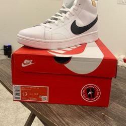 Nike Court 