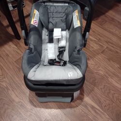 Like New Baby Trend Car Seat 