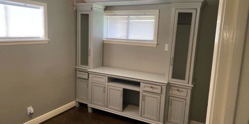 Entertainment center