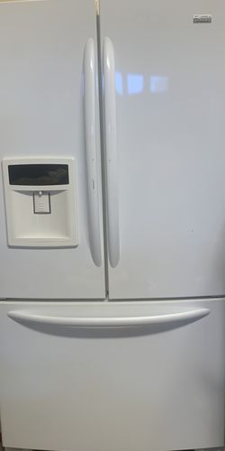 White Kenmore Elite French door with Water dispenser 