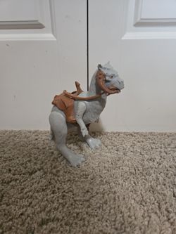 vintage 1979 Kenner Star Wars: The Empire Strikes Back Tauntaun action figure.