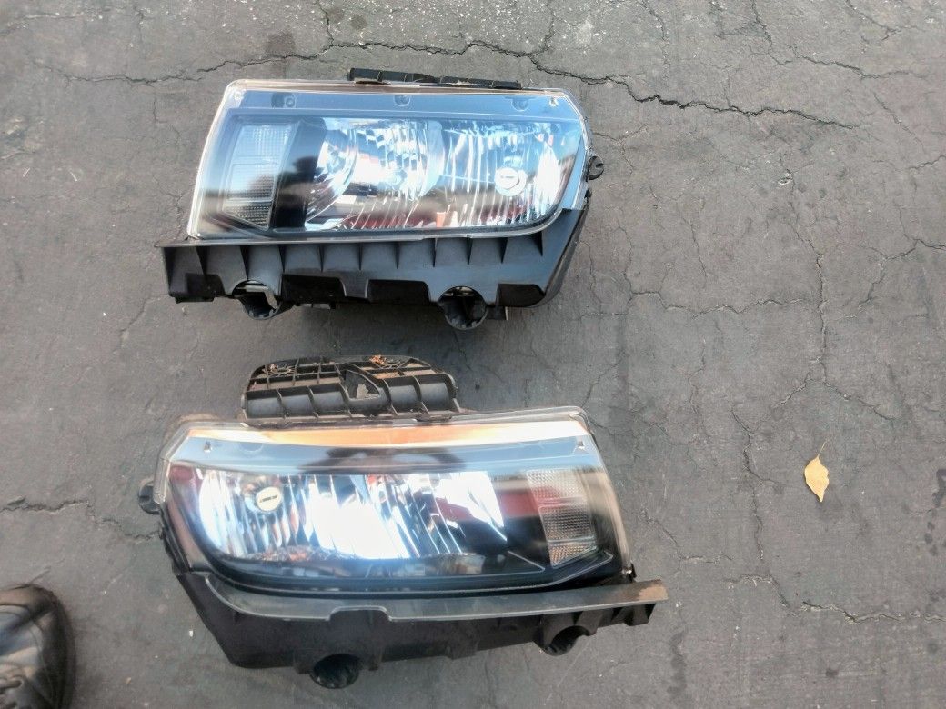 2014-2015 Chevy Camaro Headlights (Halogen Bulbs) With Light Bulb And Accessories OEM.