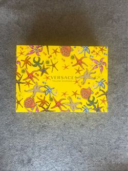 Versace Yellow Diamond NEW 4 piece set, Eau de Toilette, shower gel, body lotion