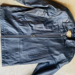 Women’s Leather Jacket  Made In France 🇫🇷 . Excellent Condition. 