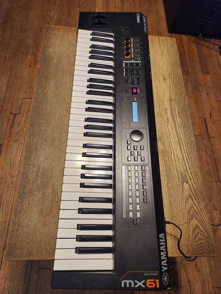 Yamaha MX61 Digital Synthesizer