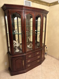 Thomasville China Cabinet