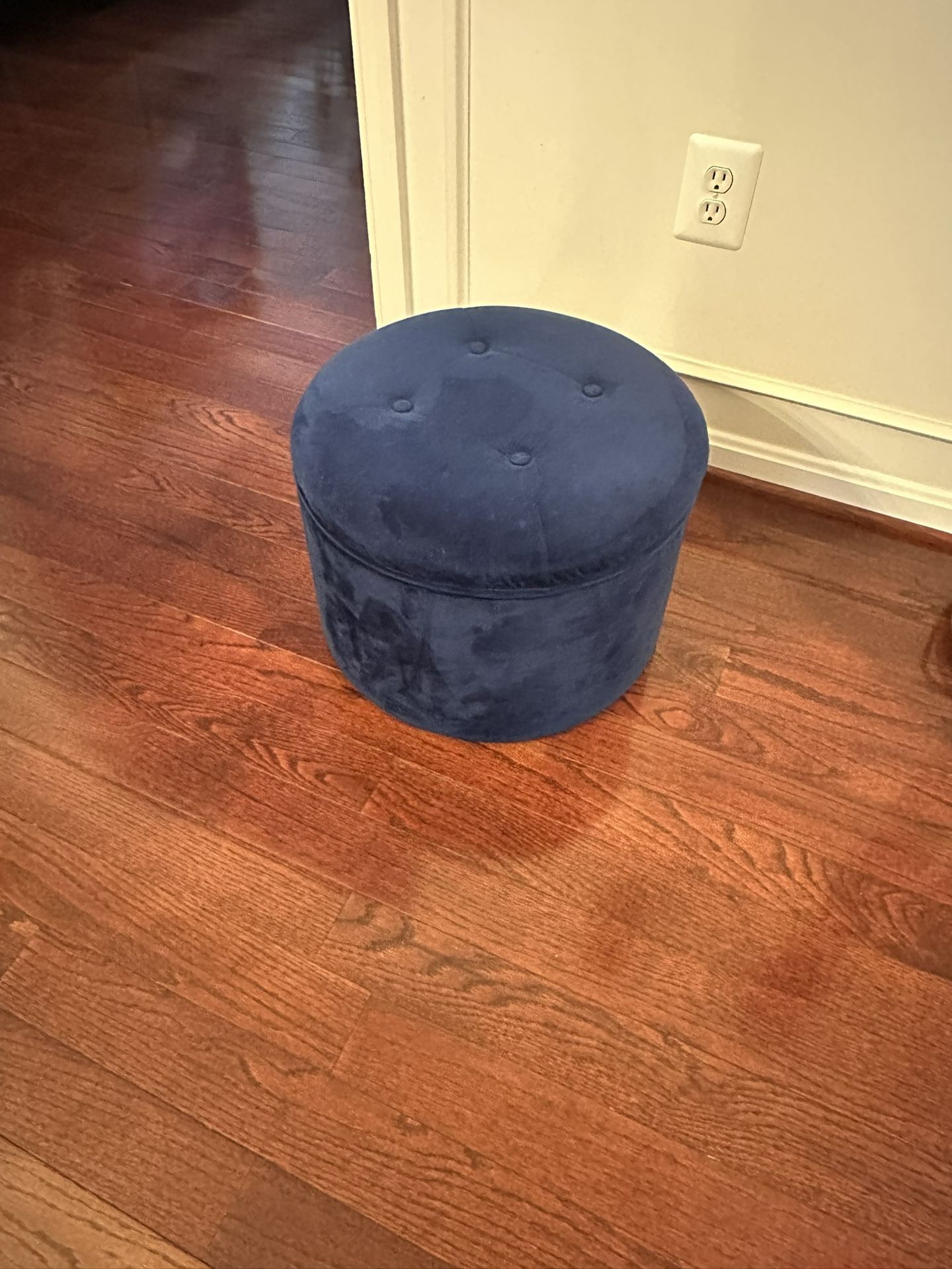 Round Velvet Storage Ottoman (17.5" D x 13H")