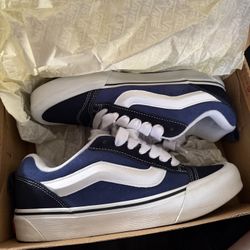 Knu Skool Navy/True White Vans