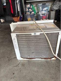 Air Conditioner – Works Great, Digital Controls