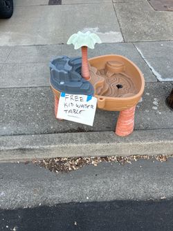 Kid water table