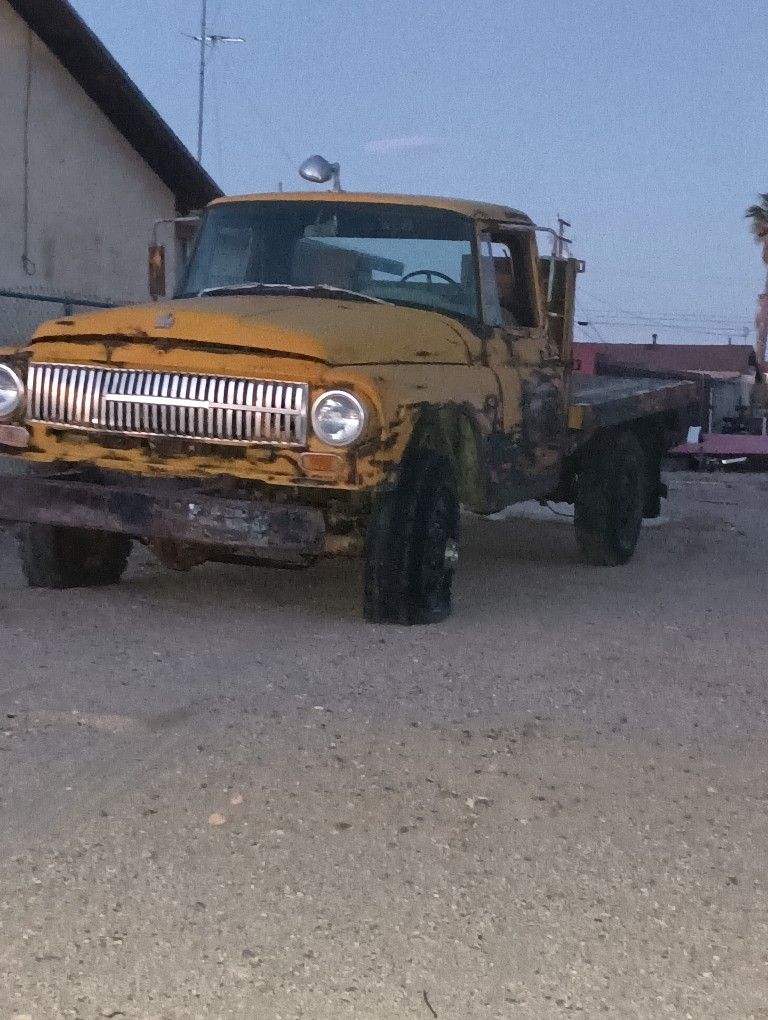 1961 International 1300,4x4 Flatbed One Ton