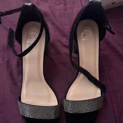 black daisy heels 