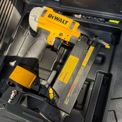 DEWALT DWFP12233 18-Gauge Brad Nailer