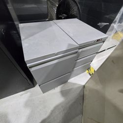 Small Cabinets Qty 2  Size  22 X 15 Hight 27 Inches 