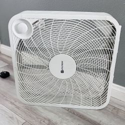 🌬️ 20” Utilitech Box Fan – Works Great! $10 FIRM 🌬️  📍 Pickup: S. Durango Dr & 215 (near IKEA), Las Vegas  Stay cool with this 20-inch Utilitech bo