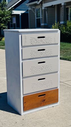 Free dresser. Pick up at the corner of SE 69th Ave & SE Treat St Hillsboro 97129