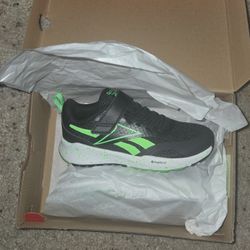 Brand New Reebok Size 11.5c Shoes