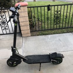 (OPEN TO OFFERS) Portable Fast 28MPH Electric Scooter – Strong Battery – Easy Fix