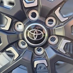 20" Toyota Tundra OEM WHEELS LIKE NEW!