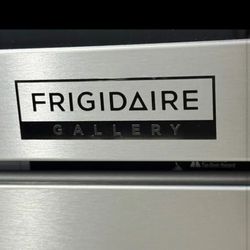 30” Frigidaire Gas Range with Convection - Almost New (2025)